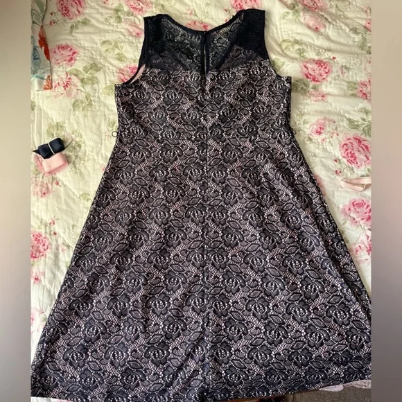 Bundle of three maternity dresses, size medium - Picture 4 of 15